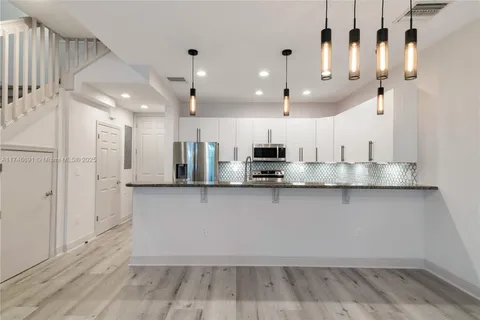 804 S Riverside Dr, Pompano Beach FL 33062