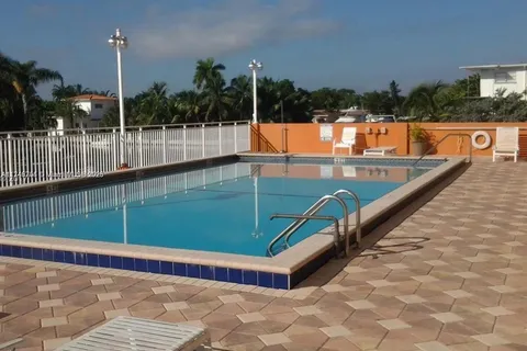 2450 NE 135th St # 410, North Miami FL 33181