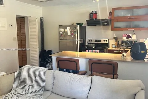 1975 NE 135th # 2N, North Miami FL 33181