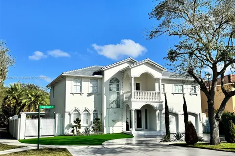 8521 NW 162nd St, Miami Lakes FL 33016