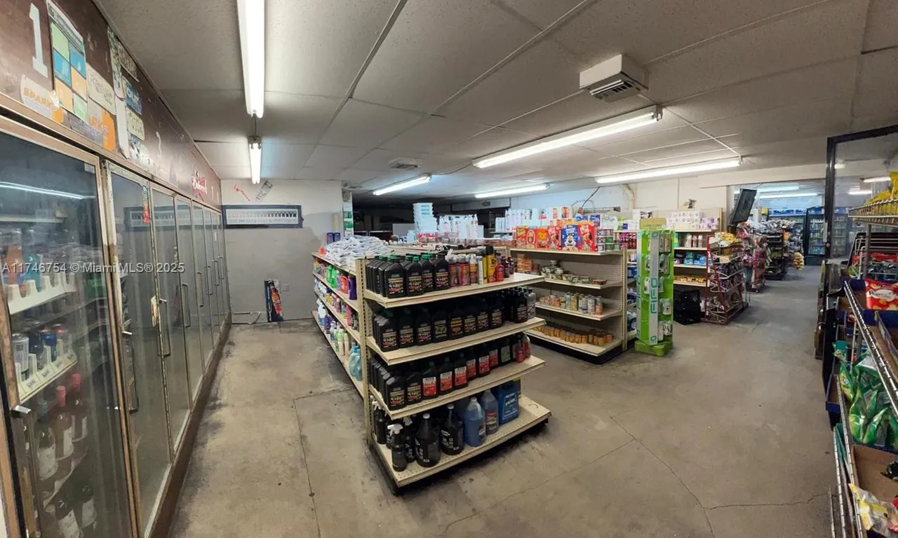 1186 NW 103rd St, Miami FL 33150