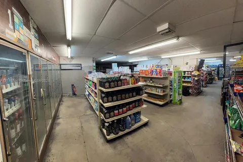 1186 NW 103rd St, Miami FL 33150