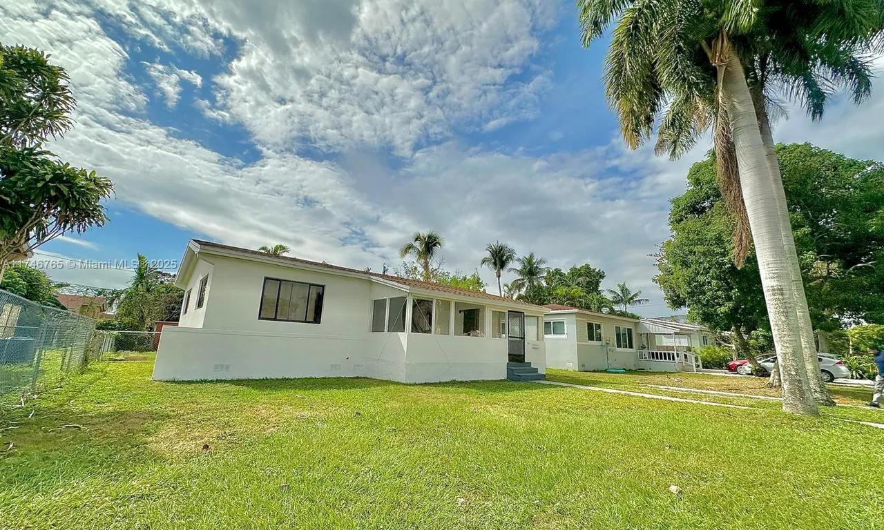 580 NE 170th St, North Miami Beach FL 33162