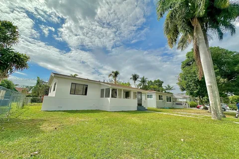 580 NE 170th St, North Miami Beach FL 33162