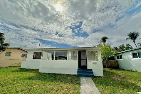 580 NE 170th St, North Miami Beach FL 33162