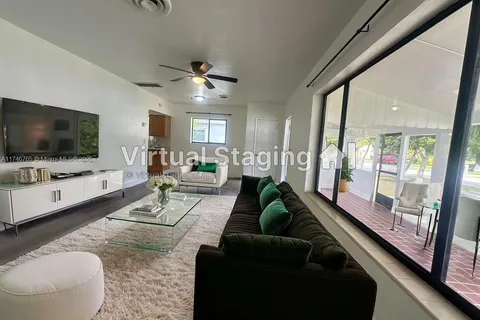 580 NE 170th St, North Miami Beach FL 33162