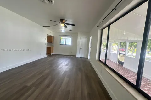 580 NE 170th St, North Miami Beach FL 33162