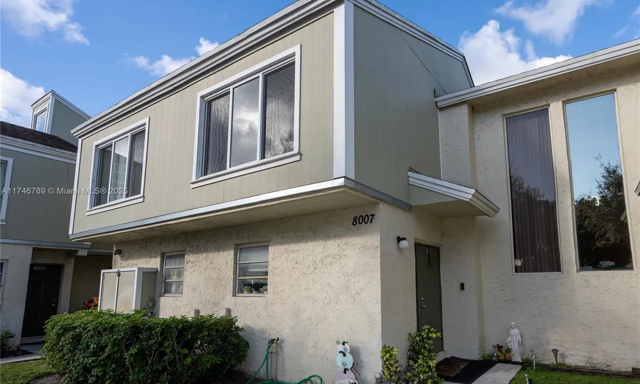 8007 Lagos De Campo Blvd # 4, Tamarac FL 33321