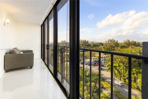 77 Crandon Blvd # 8A, Key Biscayne FL 33149