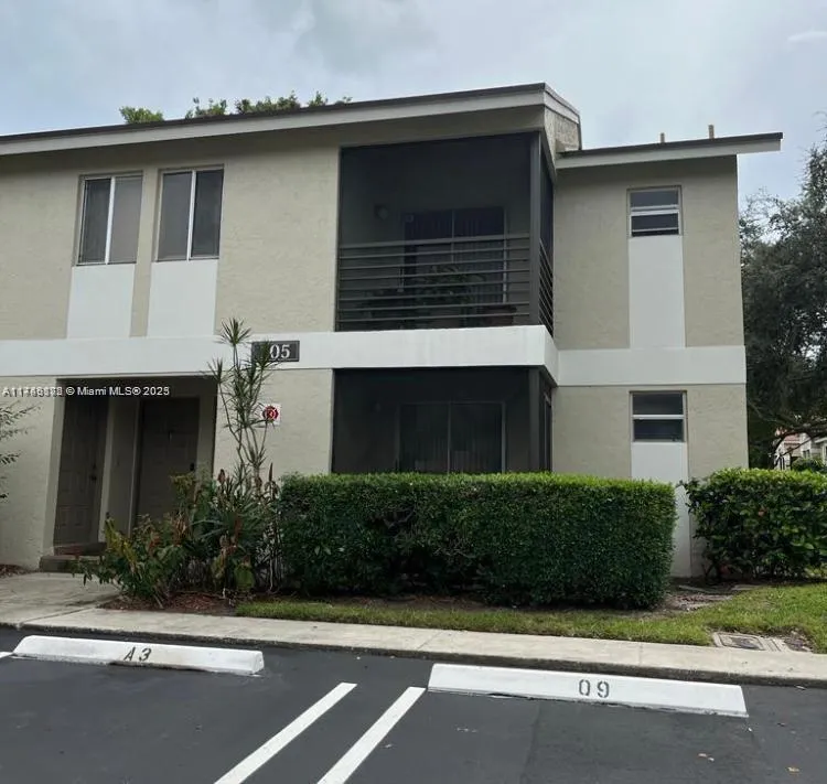 105 Gardens Dr # 104, Pompano Beach FL 33069