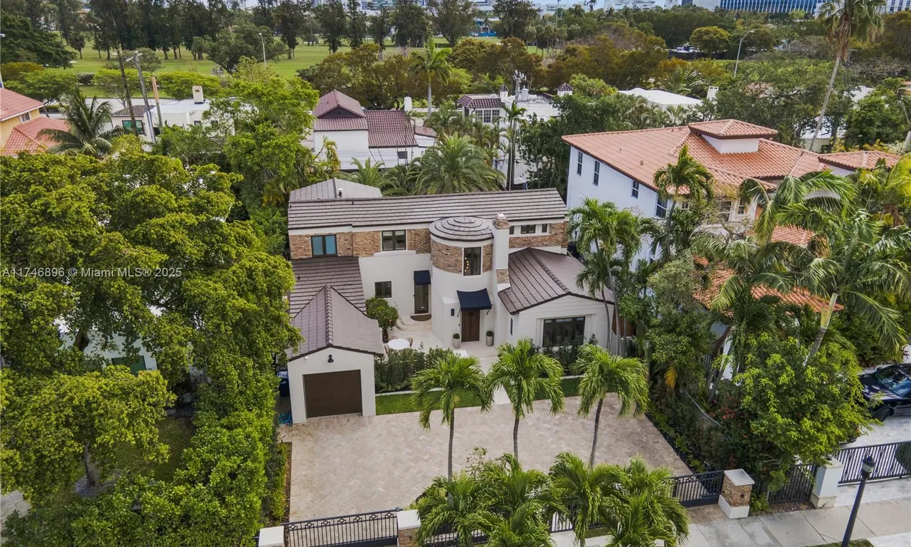 2153 N Bay Rd, Miami Beach FL 33140