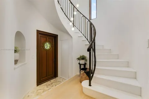 2153 N Bay Rd, Miami Beach FL 33140