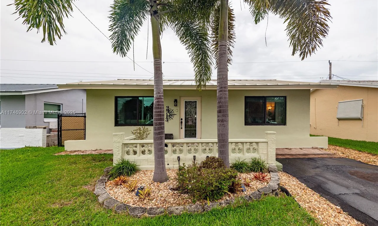 2713 NW 53rd St, Tamarac FL 33309