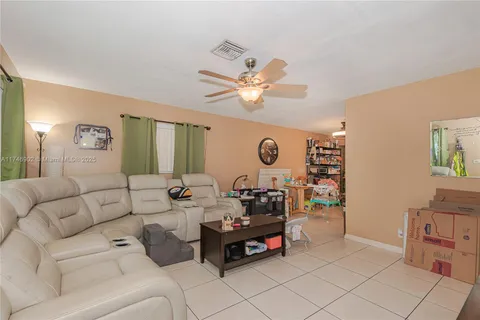 2713 NW 53rd St, Tamarac FL 33309