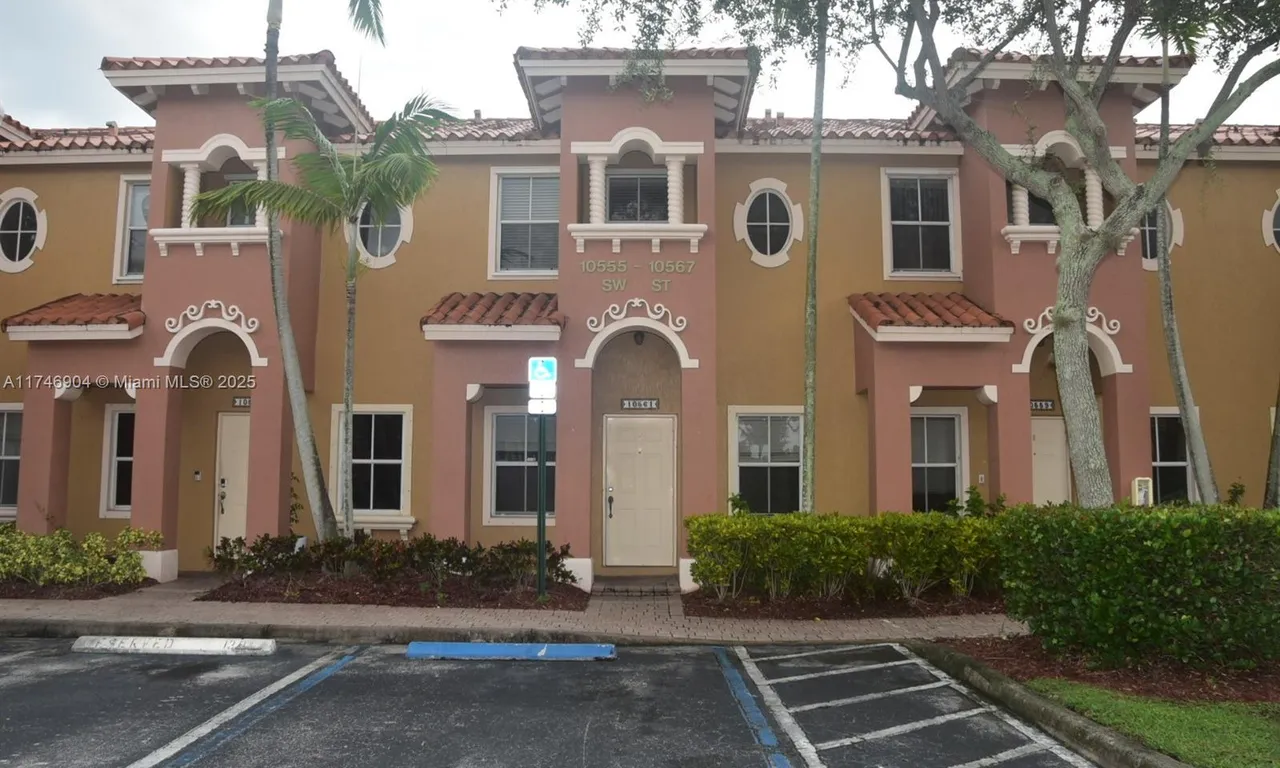 10561 SW 6th St # 1304, Pembroke Pines FL 33025