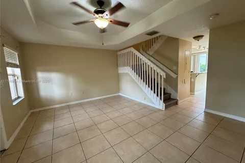 10561 SW 6th St # 1304, Pembroke Pines FL 33025