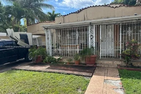 2162 NW 26th St, Miami FL 33142