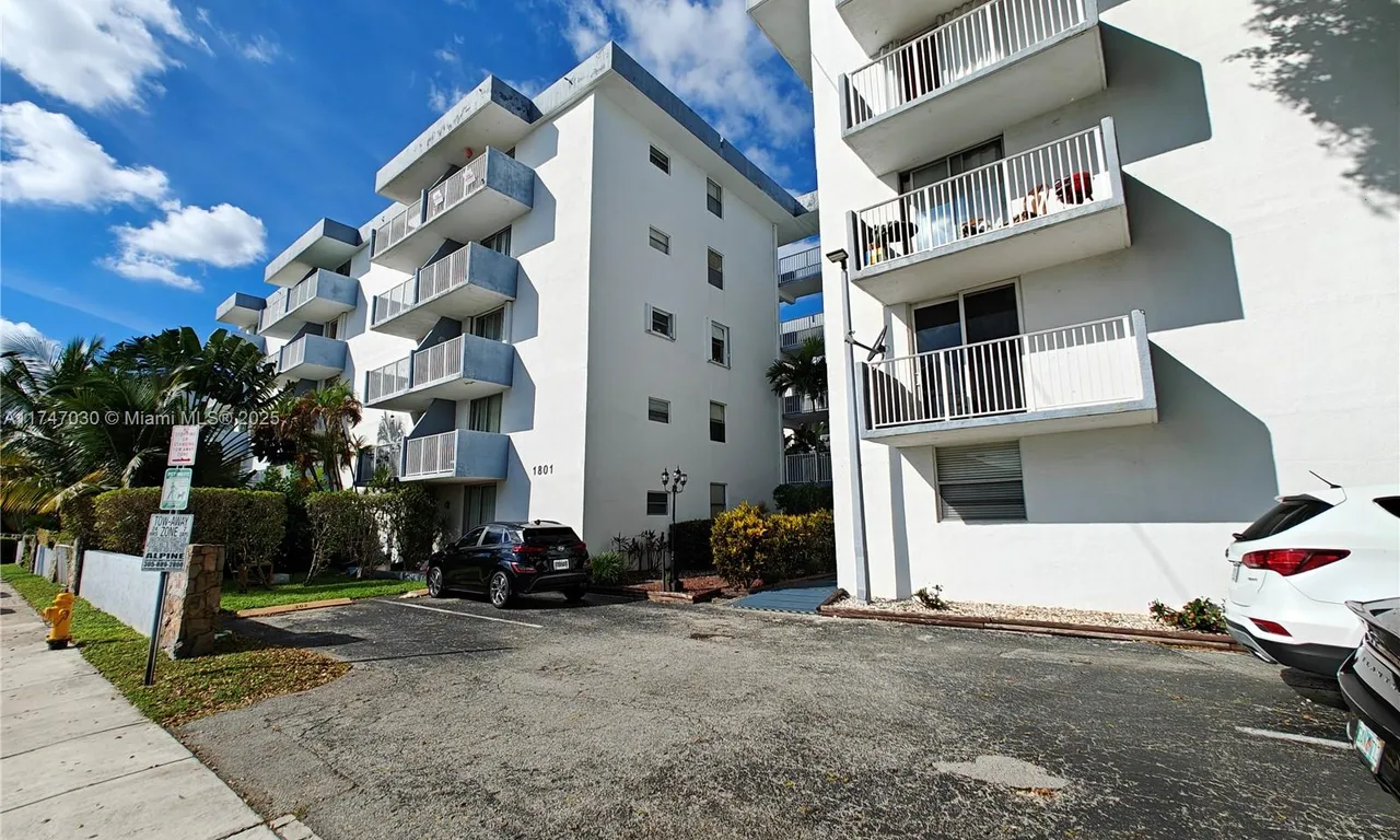 1801 S Treasure Dr # 306, North Bay Village FL 33141