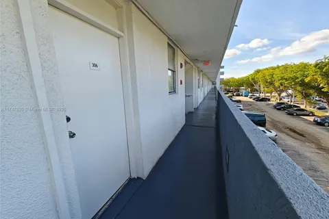 1801 S Treasure Dr # 306, North Bay Village FL 33141