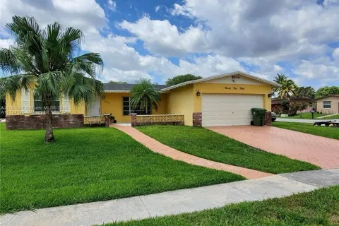 9430 NW 18th St, Pembroke Pines FL 33024