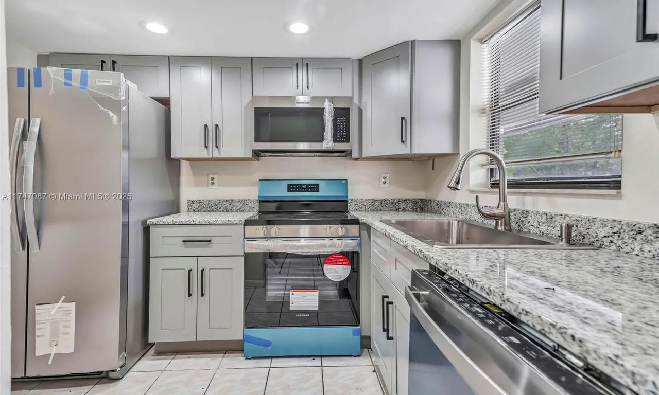 6020 Shakerwood Cir # 205, Tamarac FL 33319