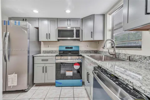 6020 Shakerwood Cir # 205, Tamarac FL 33319
