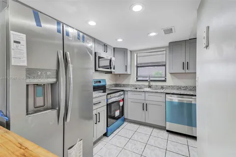 6020 Shakerwood Cir # 205, Tamarac FL 33319