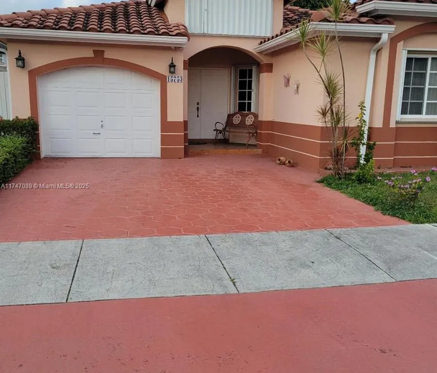 15753 SW 92nd St, Miami FL 33196