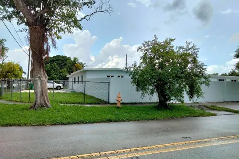 10381 SW 32nd  ST, Miami FL 33165