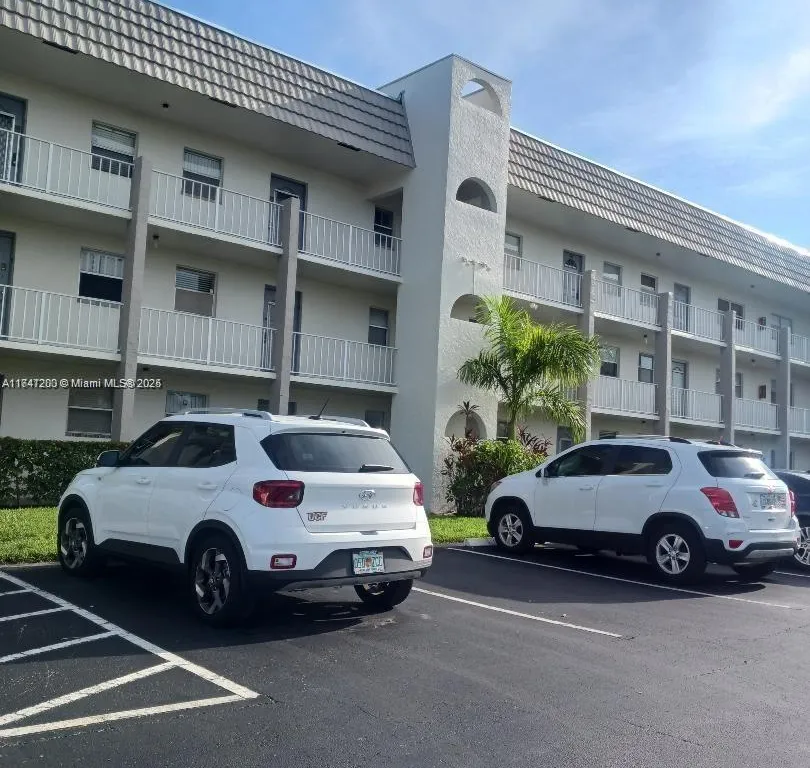 8280 Sunrise Lakes Blvd # 212, Sunrise FL 33322