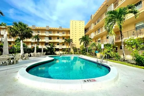 2145 Pierce St # 122, Hollywood FL 33020