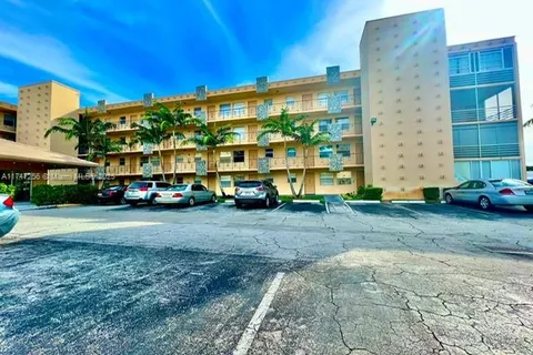 2145 Pierce St # 122, Hollywood FL 33020