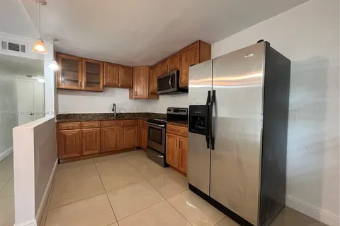 3421 NE 15th Ave # 3, Oakland Park FL 33334
