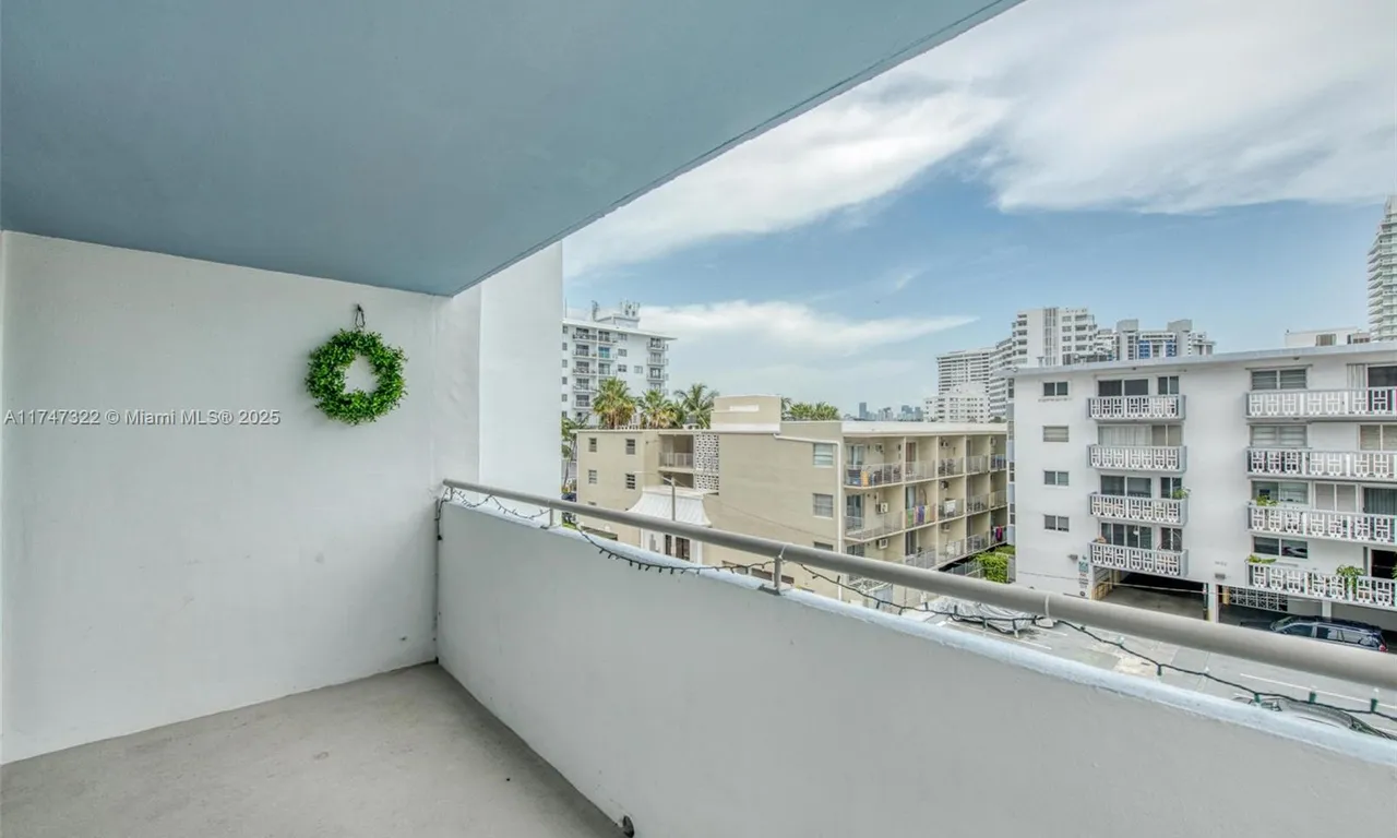 1658 Bay Rd # 406, Miami Beach FL 33139