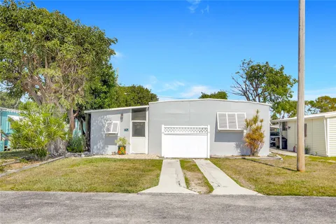 804 N Topaz St, Key Largo FL 33037