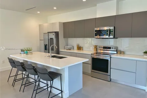 807 SE 14th St # 0, Fort Lauderdale FL 33316