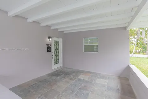 913 NE 2nd St, Hallandale Beach FL 33009