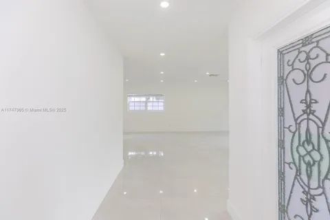 913 NE 2nd St, Hallandale Beach FL 33009