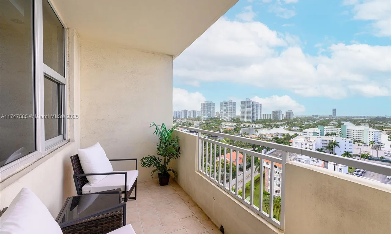 3180 S Ocean Dr # 1418, Hallandale Beach FL 33009