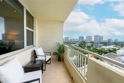 3180 S Ocean Dr # 1418, Hallandale Beach FL 33009