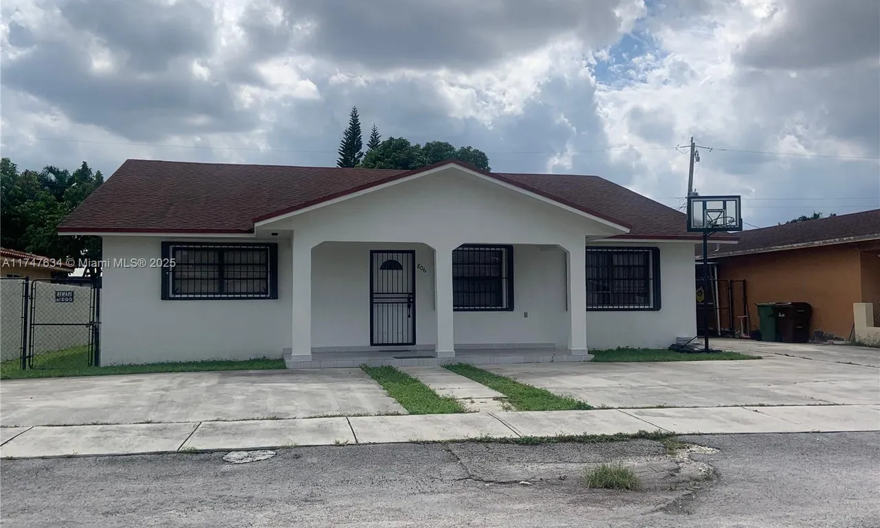 806 W 73rd Pl, Hialeah FL 33014