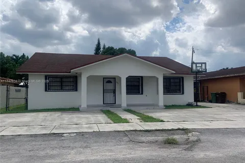 806 W 73rd Pl, Hialeah FL 33014