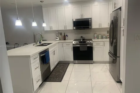 806 W 73rd Pl, Hialeah FL 33014