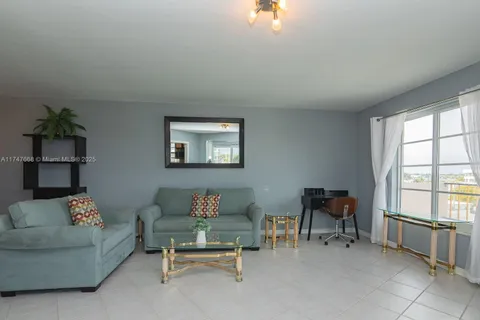 7150 Indian Creek Dr # 503, Miami Beach FL 33141