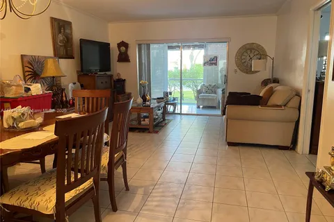 1015 Country Club Dr # 109, Margate FL 33063