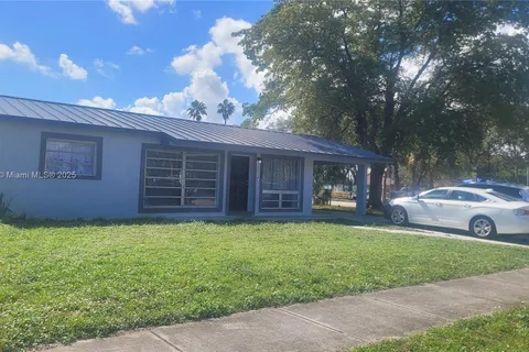 3290 NW 13th St, Lauderhill FL 33311