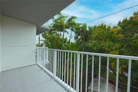 1220 71st St # 37, Miami Beach FL 33141