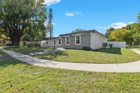 7913 NW 73rd Ter, Tamarac FL 33321