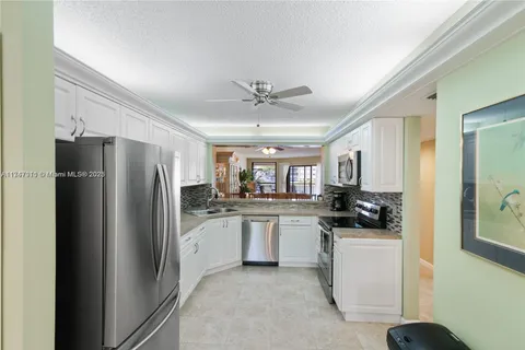 7338 Fairfax Dr # 203, Tamarac FL 33321