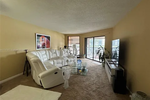 7338 Fairfax Dr # 203, Tamarac FL 33321